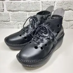 【美品】ミライアルキ 厚底ショートブーツ 軽量 パンチングデザイン 22.5
