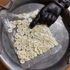 ボタン　白　サービス品