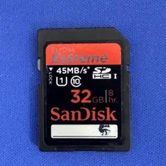 SanDisk Extreme 32GB SDカード　ケース付き