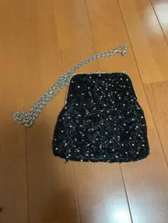 黒いビーズ装飾クラッチバッグ