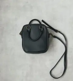 新品フェイクレザー　エコレザー　スクエアショルダーバッグ　ハンドバッグ