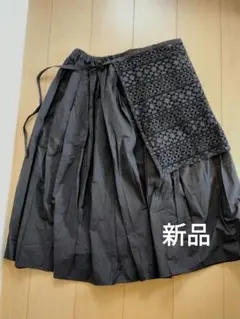 新品グラム　(g)　コットン レースエプロン付　スカート