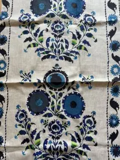 インポートインテリアファブリック　青い花刺繍