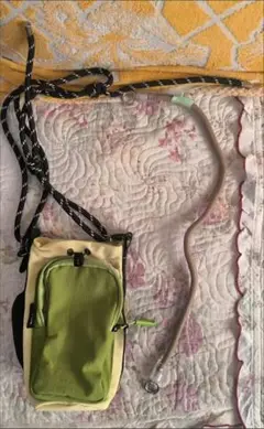 ショルダーバッグ 緑と黄色のサコッシュ