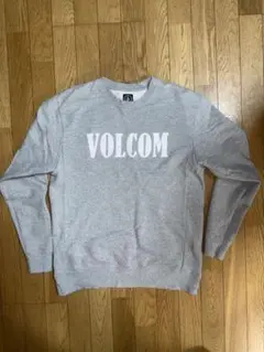 VOLCOMプリント グレー長袖トレーナー