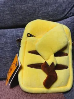 【美品】ピカチュウのぬいぐるみポシェット