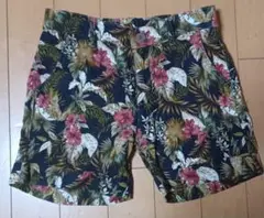 花柄　ボタニカル　ショートパンツ