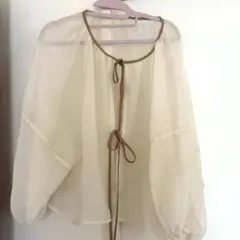 美品◎しまむら購入◎シフォンブラウスホワイト ボリュームスリーブブラウス