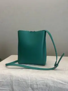 SHOO・LA・RUE ショルダーバッグ ジッパー付き 小さめバッグ