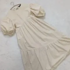 ベージュ生成り パフスリーブ ティアードワンピース