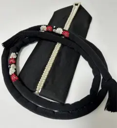 黒色の丸くげに花刺繍付き振袖用帯締め・パールビジュー付き重ね襟のセット