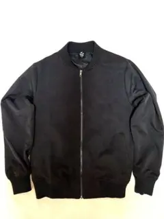 黒いスウェットジャケット ジップアップ