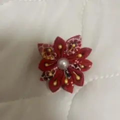 花デザイン ブローチ 赤と白