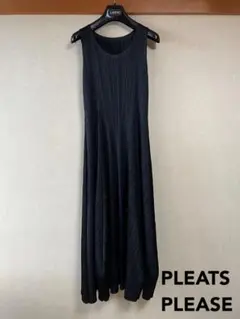 PLEATS PLEASE