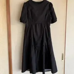 テクスチャー加工 黒 半袖ワンピース