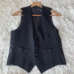 美品　スーツべスト　ジレ　光沢　ベルト　ボタン　ウール 黒