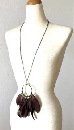 羽根とチェーンのロングネックレス◾️ブラウン×真鍮調◾️未使用品