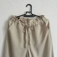 サテンストレートパンツ
