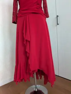 赤いフリルロングスカート ハイロー丈