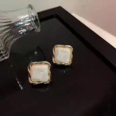 【値下げ】ピアス スクエア ゴールド 金 レディース ホワイト パール