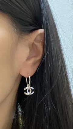 CHANELロゴピアス