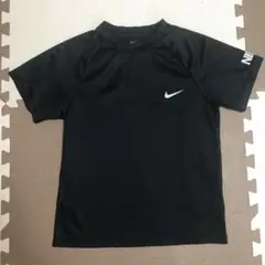 NIKE 黒Tシャツ　140 150