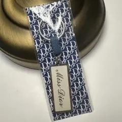 Diior ノベルティ　キーホルダー　紺色×ホワイト