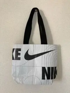 NIKE　ナイキ　トートバッグ　エコバッグ　白　ホワイト　Ｓサイズ　マチあり