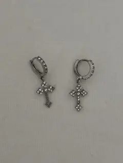 クロス型ストーン装飾フープピアス