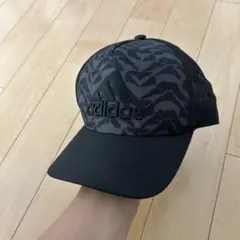 adidas ブラック カモフラージュ キャップ