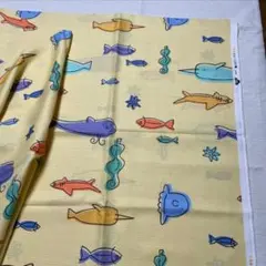 生地　お魚柄イエロー　約152×163cm　はぎれ