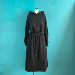 1609 Radyレディ　黒 パーカーロングワンピース　フーディー　美シルエット