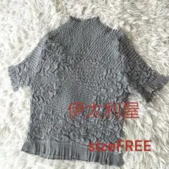E♦︎伊太利屋　大変可愛いプリーツブラウス　ボトルネック　グレー