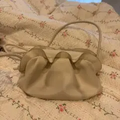 フリルデザイン ショルダーバッグ クリーム色