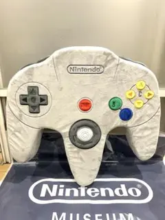 ニンテンドーミュージアム　限定クッション　ニンテンドー64 キーホルダー付き ニンテンドーミュージアム 限定クッション ニンテンドー64