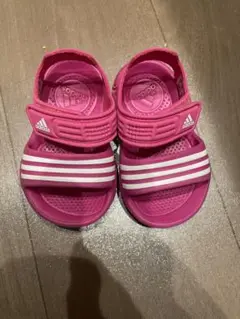 adidas ピンク ベビーサンダル