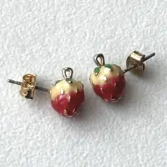 いちご ストロベリー スタッド ピアス エナメル