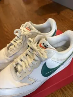 Nike ホワイト/グリーン スニーカー