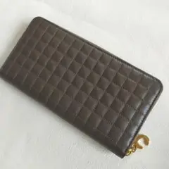 新品直営購入 セリーヌ 長財布 カーキ Cチャーム 人気 キルティング かわいい