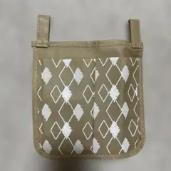 ベッドサイド　収納
