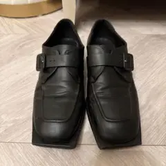 黒 バックル付き スクエアトゥ ローファー