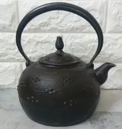 ＵＳＥＤ品 工房和秋金野 和秋作　１５型九重アラレ　南部鉄瓶　南部鉄器　鉄瓶 長期保管品 工房和秋金野 和秋作 15型九重アラレ 南部鉄瓶