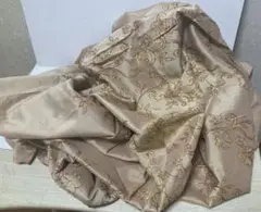 海外購入　新品美品　サテン織大型生地 304x104 華やかな刺繍　ブルネイ