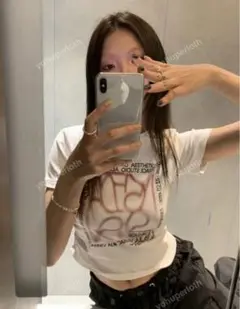 ホワイト グラフィックプリント Tシャツ s