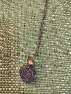 胡桃の皮薔薇編みチャーム約2cm