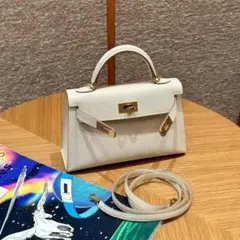ホワイトレザー ハンドバッグ ショルダーストラップ付き