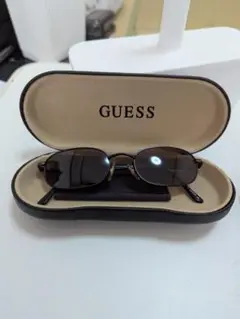 GUESS ブラック サングラス ケース付き