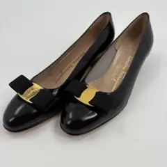 未使用品　フェラガモ Ferragamo パンプス 黒　エナメル　ヴァラ276