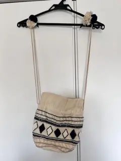 キャセリーニ　コントロールフリーク　ビーズ刺繍　巾着