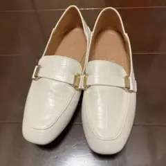 新品 フラットシューズ　フェイクレザー